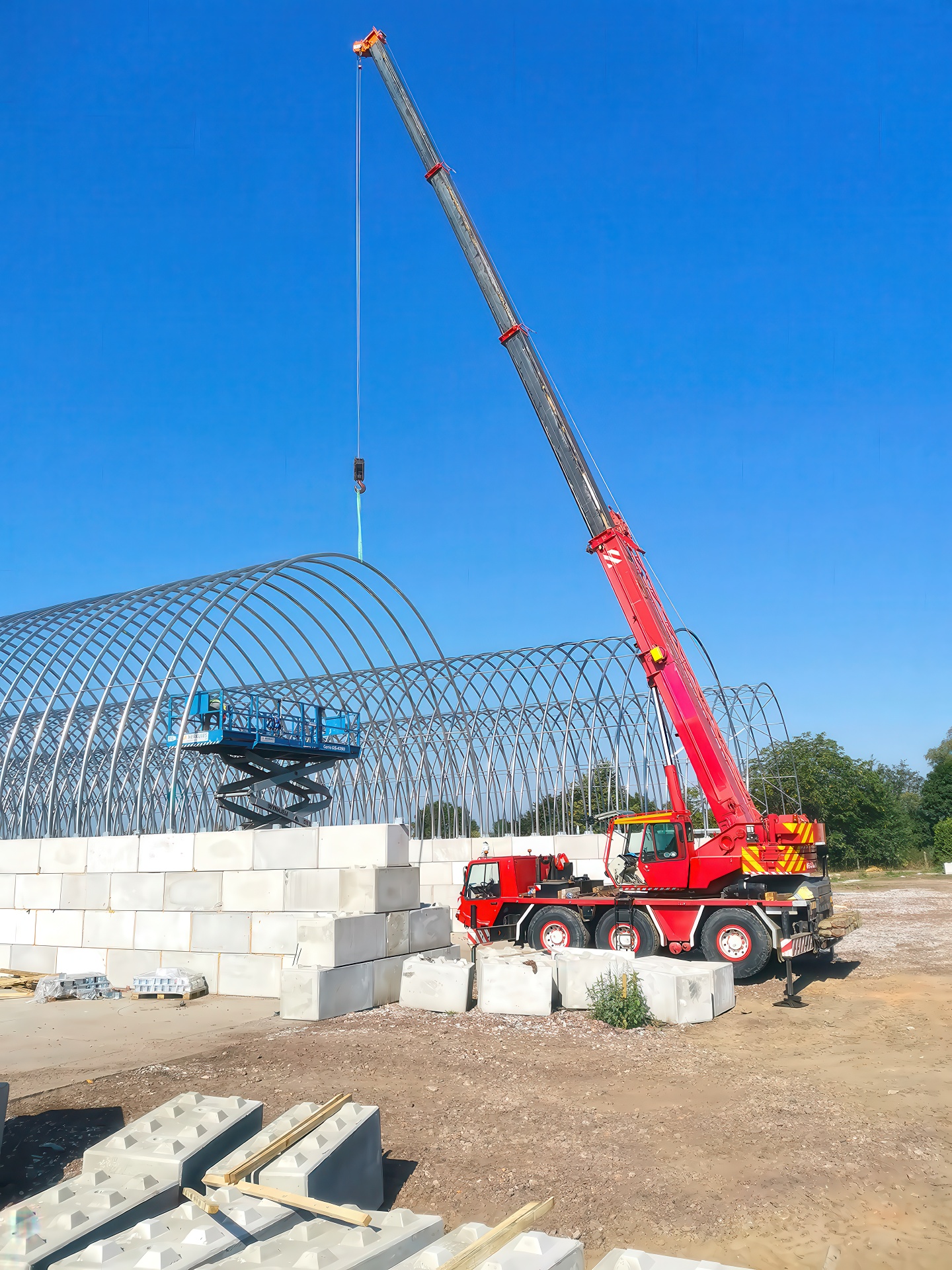 Dzwig Montaz Konstrukcji Hali Lukowej Betonowe Bloki Gigapixel Ai Filters